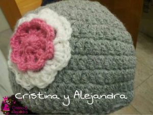 Cristina y Alejandra. Gorro de lana