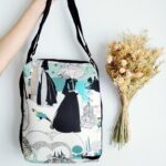 Cristina y Alejandra.Tote Mochila blanca. Alexander Henry