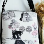 Cristina y Alejandra.Tote Mochila cuadrara. Alexander Henry