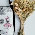 Cristina y Alejandra.Tote Mochila cuadrara. Alexander Henry2