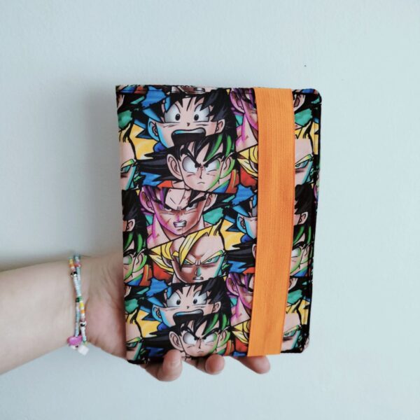 Cristina y Alejandra. Funda Kindle con solapa Bola de dragón