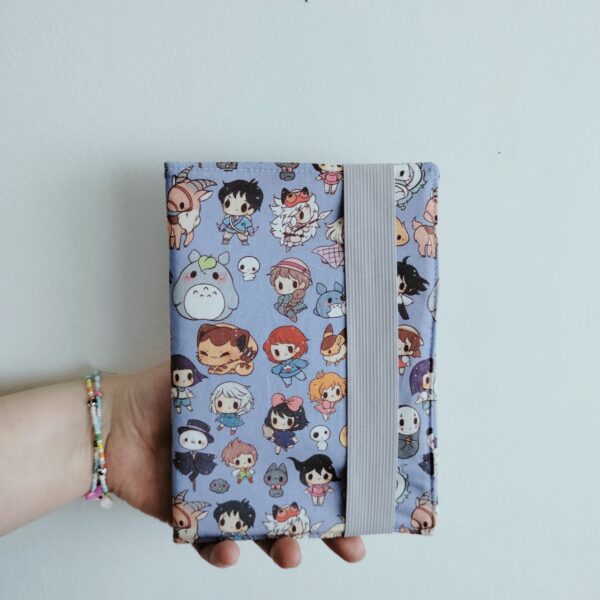 Cristina y Alejandra. Funda Kindle con solapa Ghibli