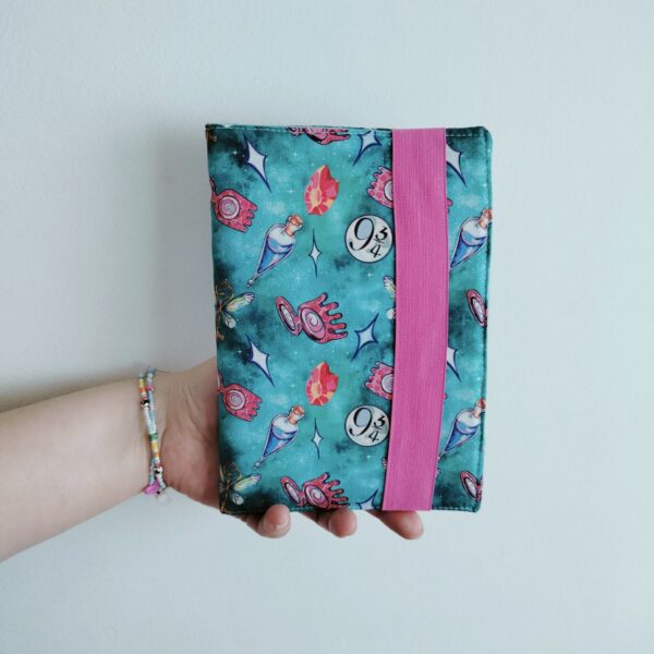 Cristina y Alejandra. Funda Kindle con solapa Luna