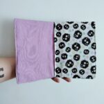 Cristina y Alejandra. Funda Kindle con solapa Motas de polvo Totoro1