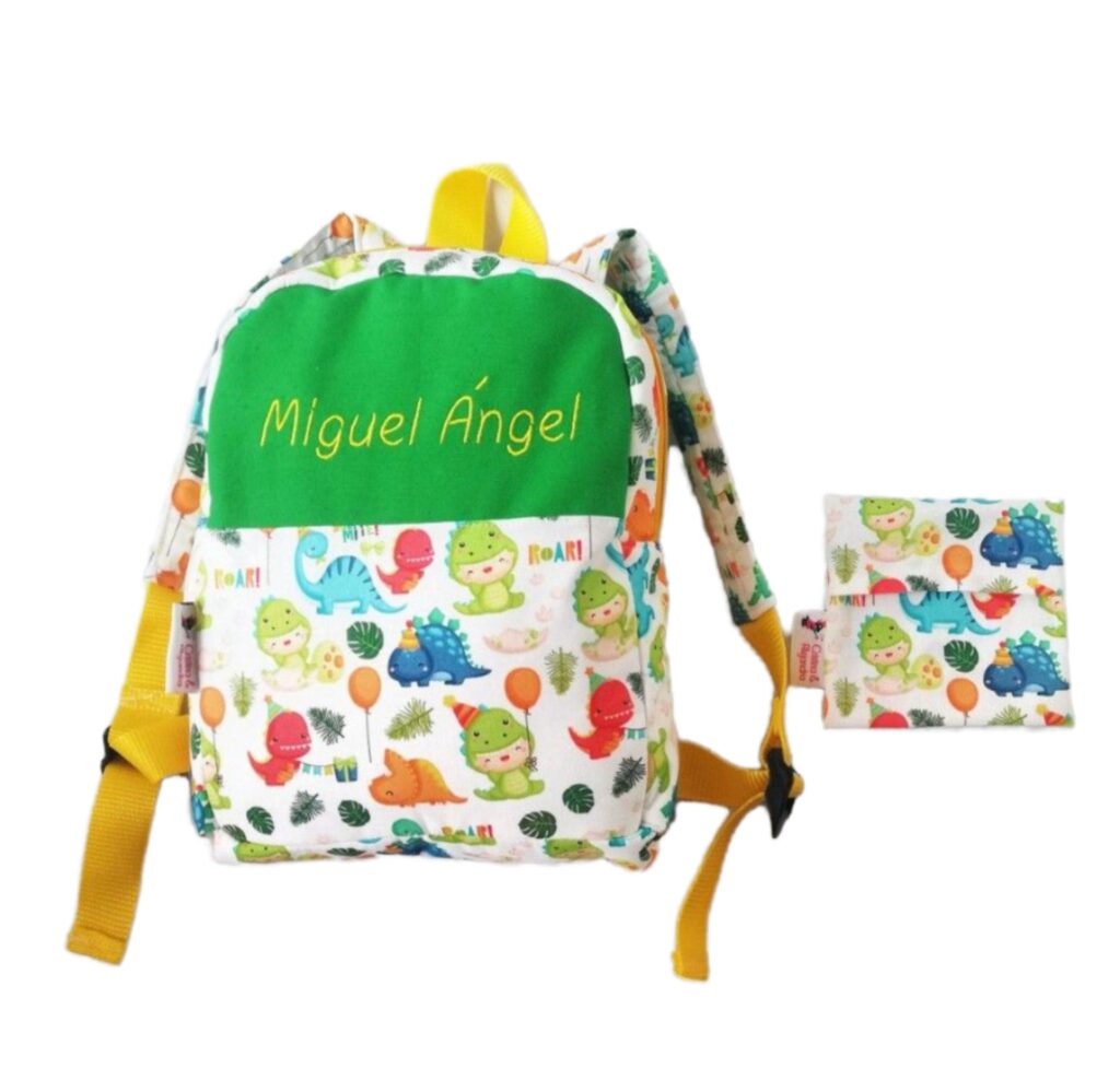 Cristina y Alejandra. Mochila de cole