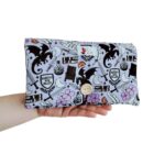 Cristina y Alejandra. Funda literaria adaptable Alas de sangre morada