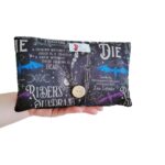 Cristina y Alejandra. Funda literaria adaptable Alas de sangre