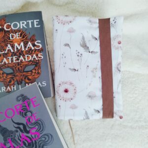Cristina y Alejandra. Funda de libro con solapas Talla M, Diente de león