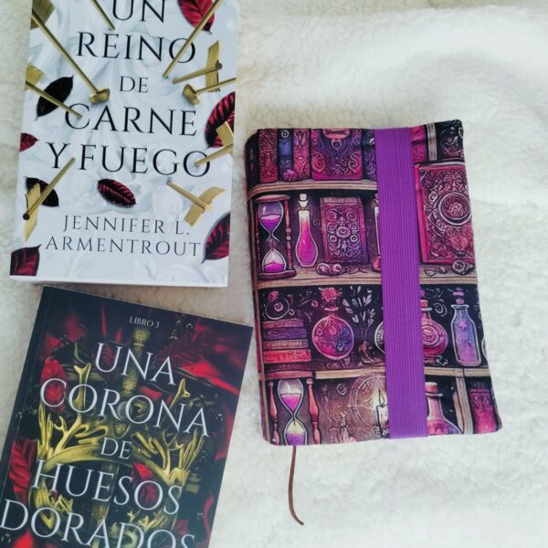 Cristina y Alejandra. Funda de libro con solapas Talla S Pócimas