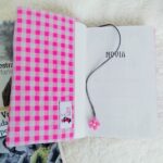 Cristina y Alejandra. Funda de libro con solapas Talla XS Vichy fresa1