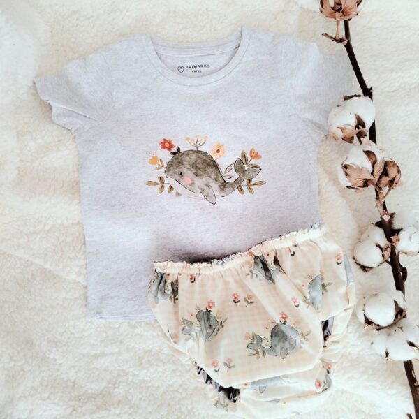 Cristina y Alejandra. Conjunto talla 12-18 meses camiseta ballena y cubre pañal