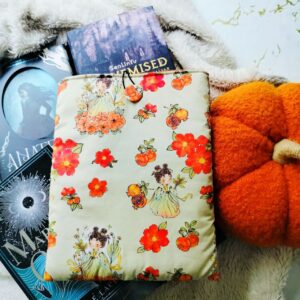 Cristina y Alejandra. Funda libro adaptable japonesa naranja
