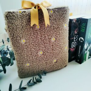 Funda saquito libro margaritas beig