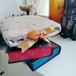 Funda saquito libro margaritas beig