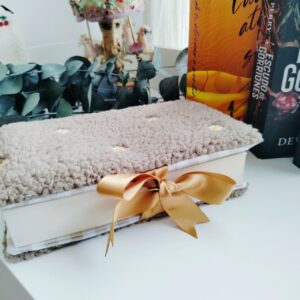 Funda libro solapas pelo margaritas beig