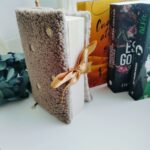 Funda libro solapas pelo margaritas beig